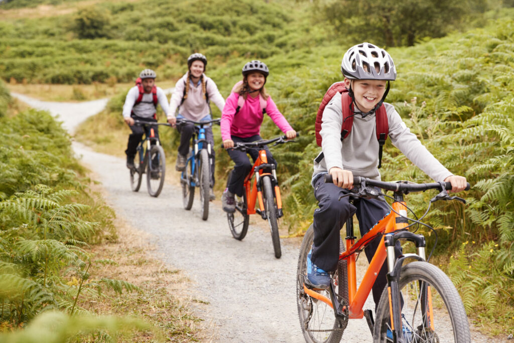 Famille à vélo
